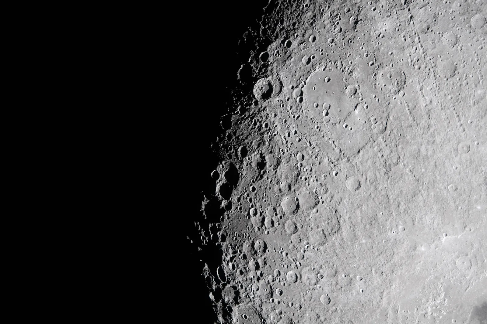 Artemis II photo ART002-E-10041: The Moon on approach, 13,623 km away