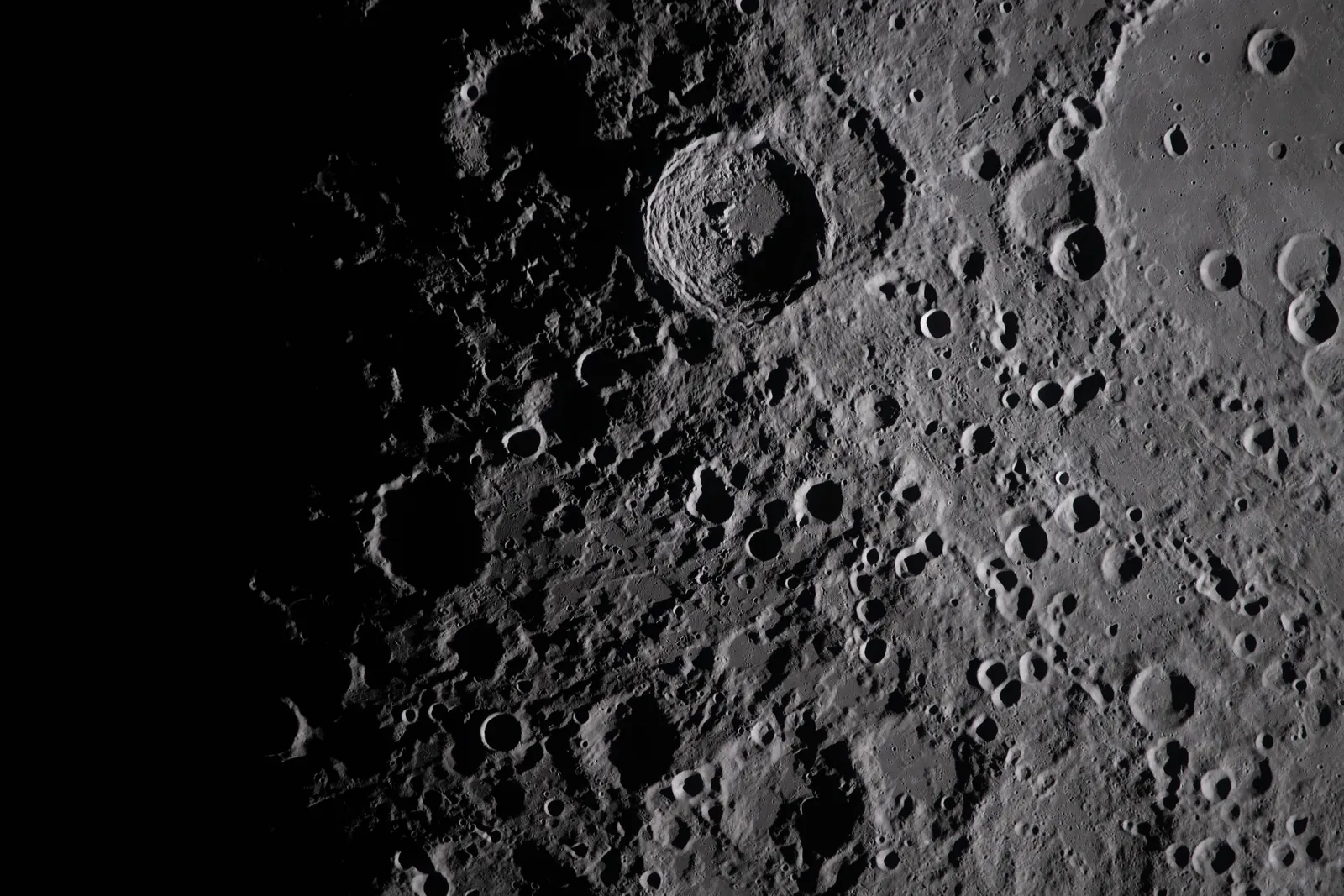 Artemis II photo ART002-E-10475: The lunar far side near Vavilov, from 7,717 km