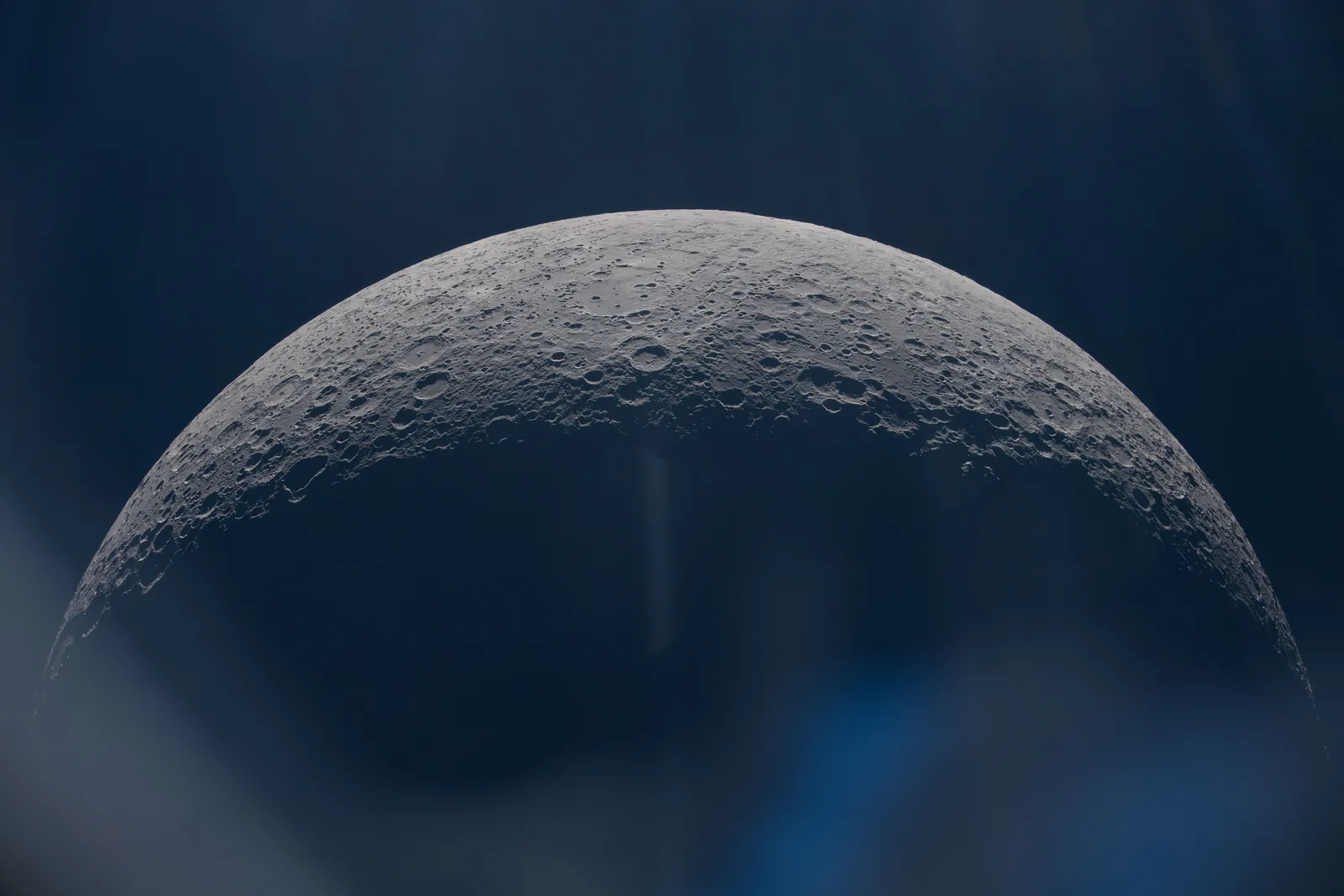 Artemis II photo ART002-E-12613: Earthset at 22:59 UTC: Earth sinking behind the Moon