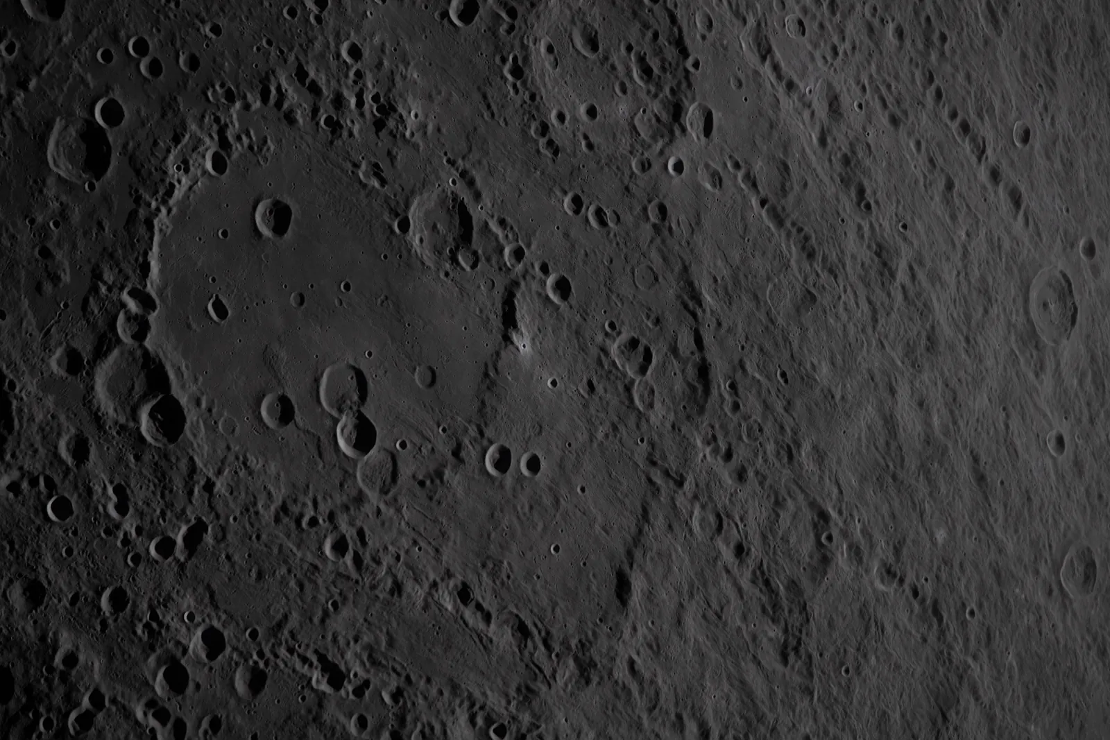 Artemis II photo ART002-E-19136: The lunar far side near Korolev, from 7,176 km