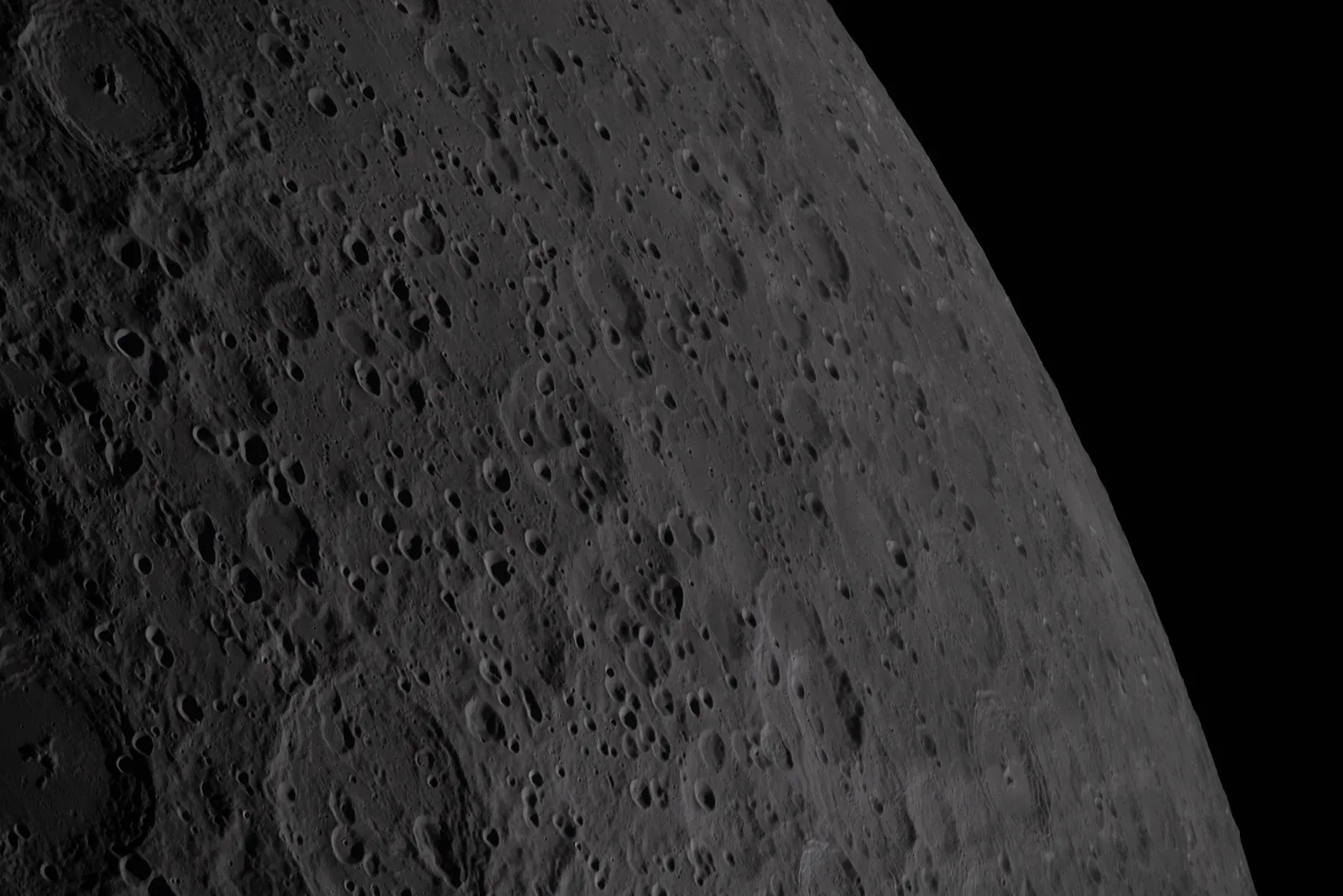Artemis II photo ART002-E-19166: The lunar far side near Korolev, from 6,899 km