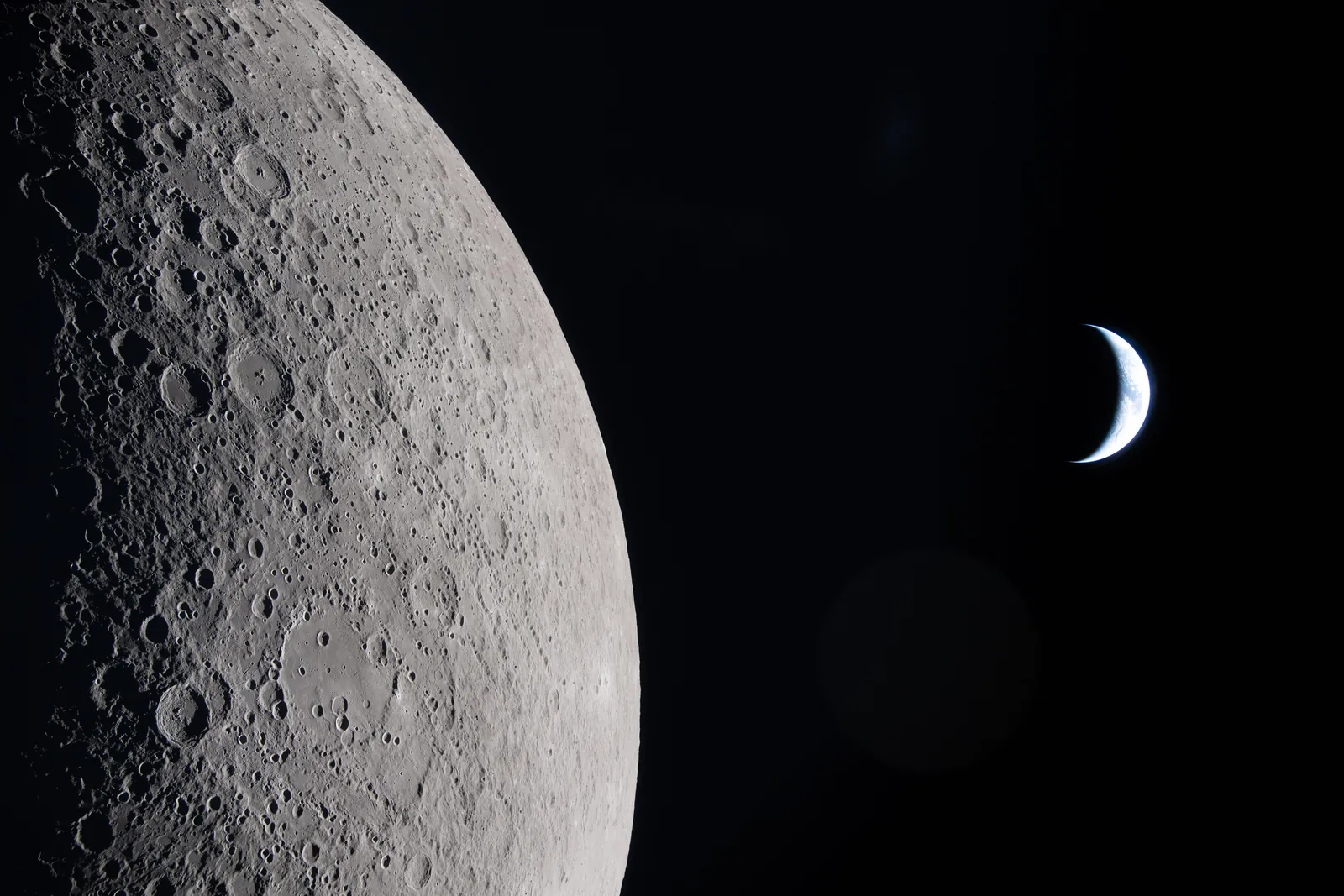 Artemis II photo ART002-E-19177: Earthset at 22:30 UTC: Earth sinking behind the Moon