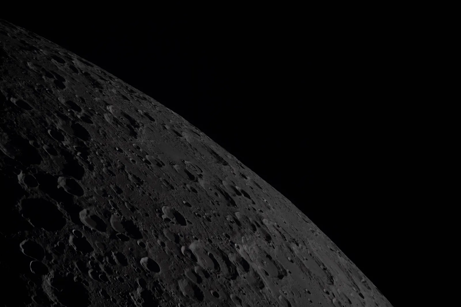 Artemis II photo ART002-E-19220: Earthset at 22:32 UTC: Earth sinking behind the Moon