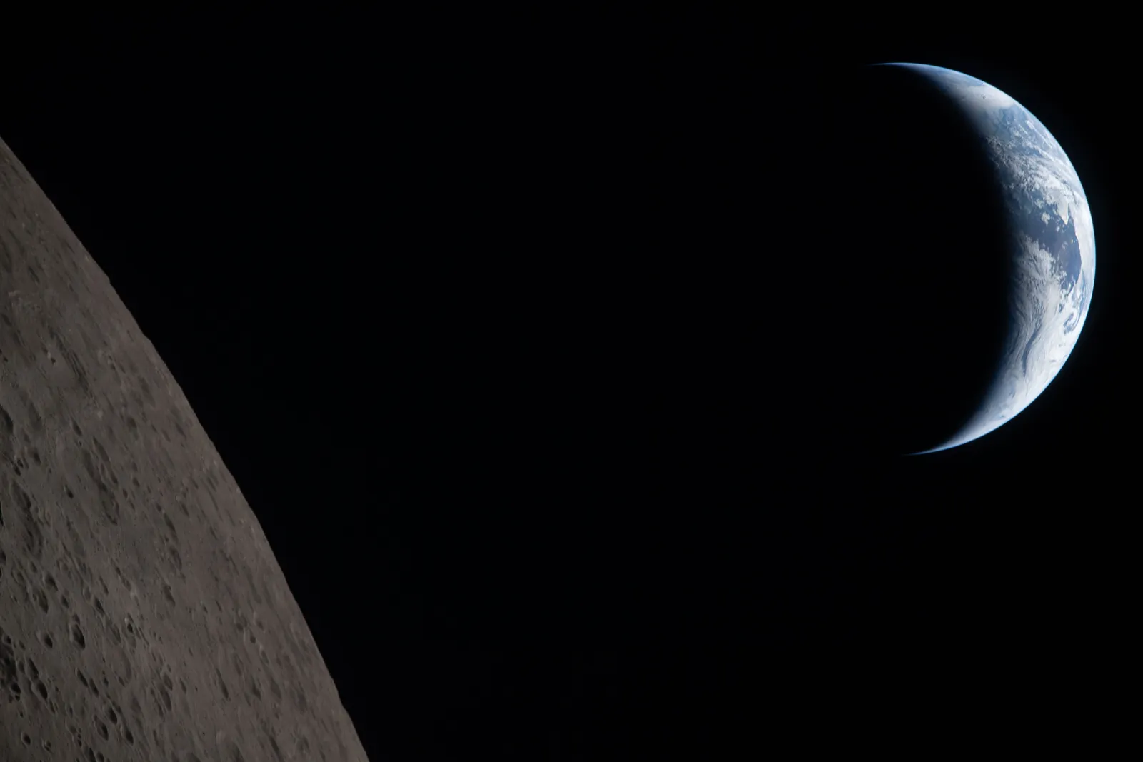 Artemis II photo ART002-E-20928: Earthset at 22:35 UTC: Earth sinking behind the Moon