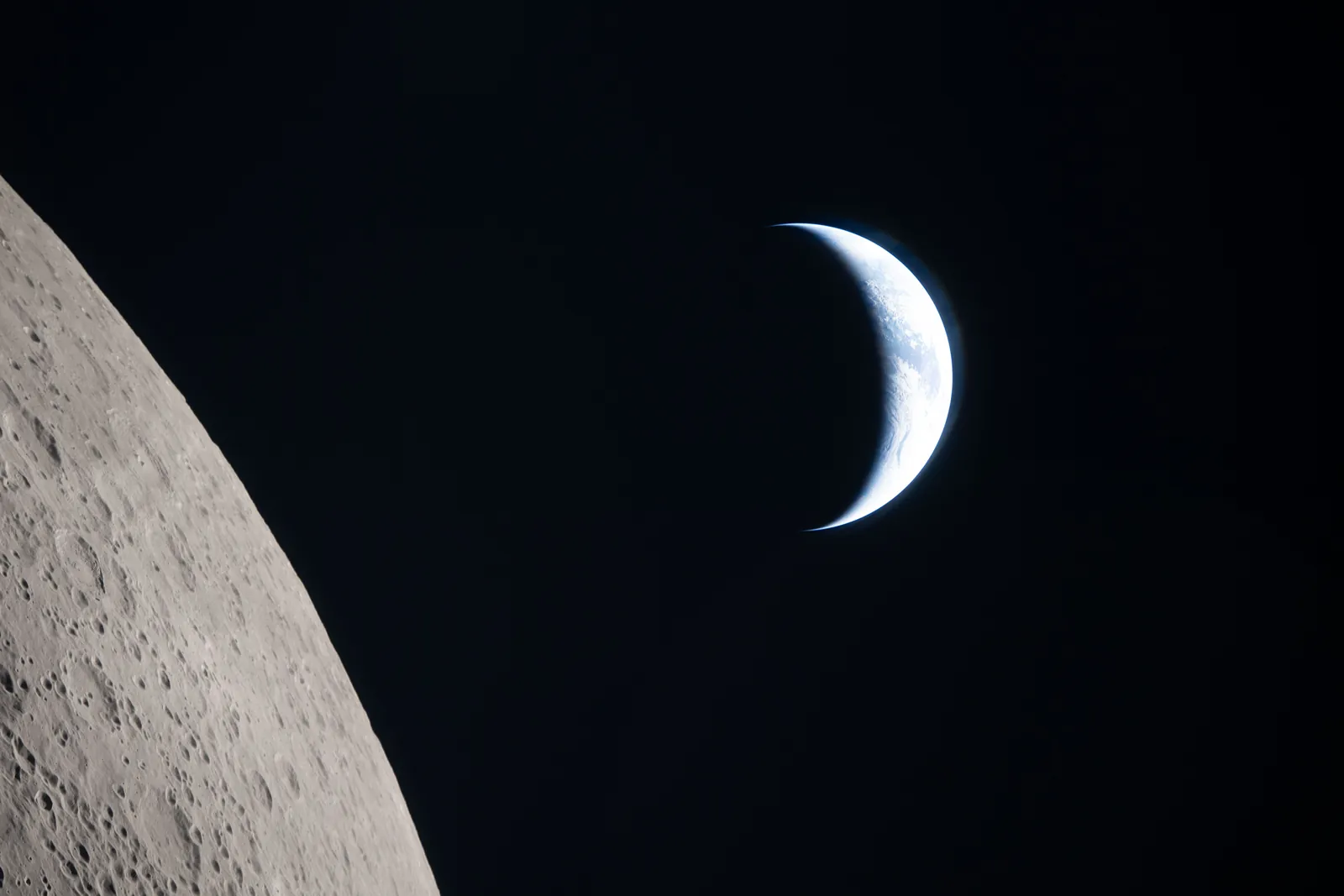 Artemis II photo ART002-E-20932: Earthset at 22:35 UTC: Earth sinking behind the Moon