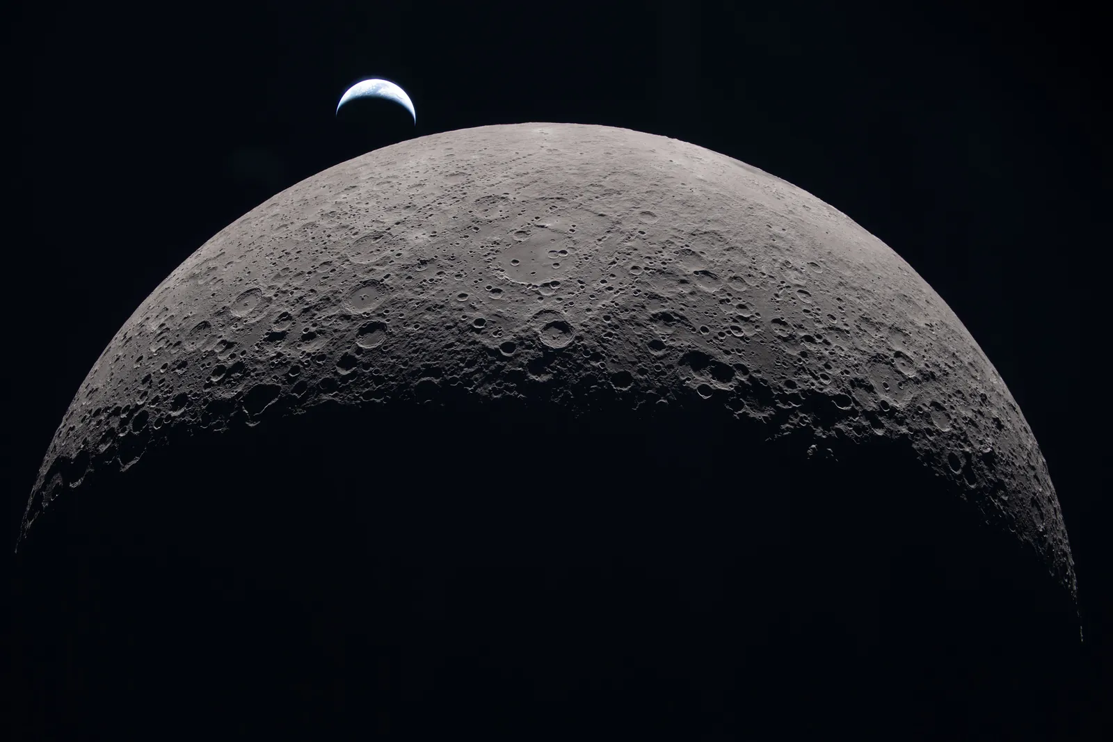 Artemis II photo ART002-E-21101: Earthset at 22:40 UTC: Earth sinking behind the Moon