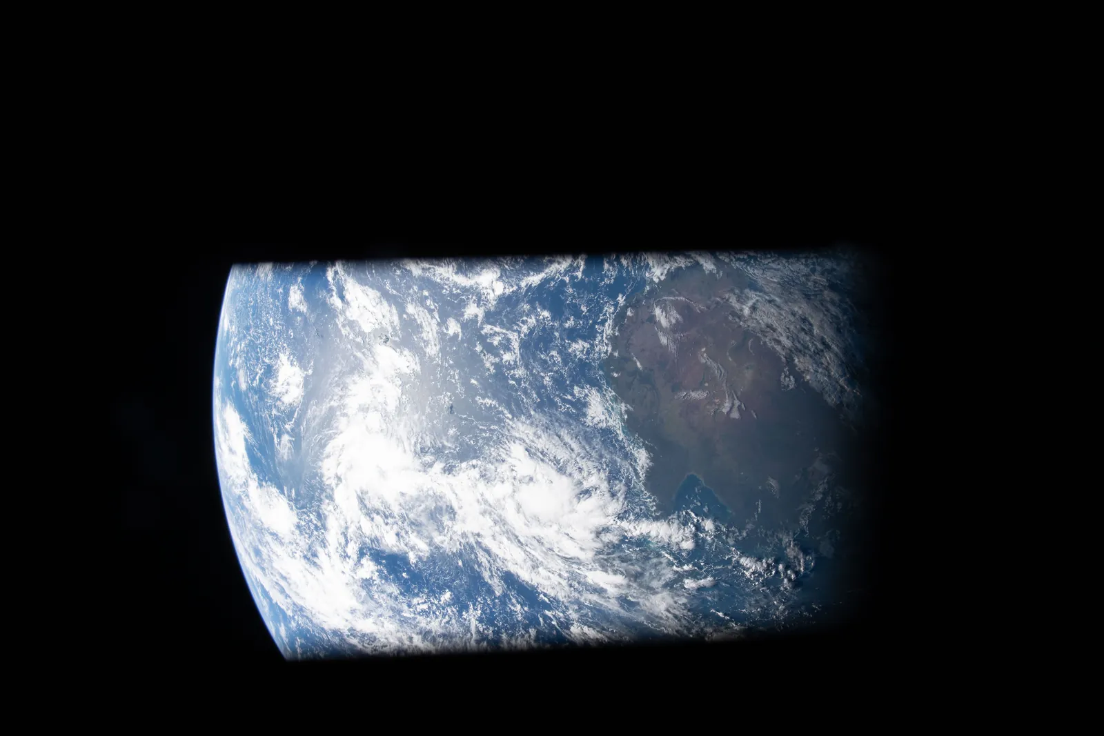 Artemis II photo ART002-E-23596: Earth from high orbit, 27,041 km up