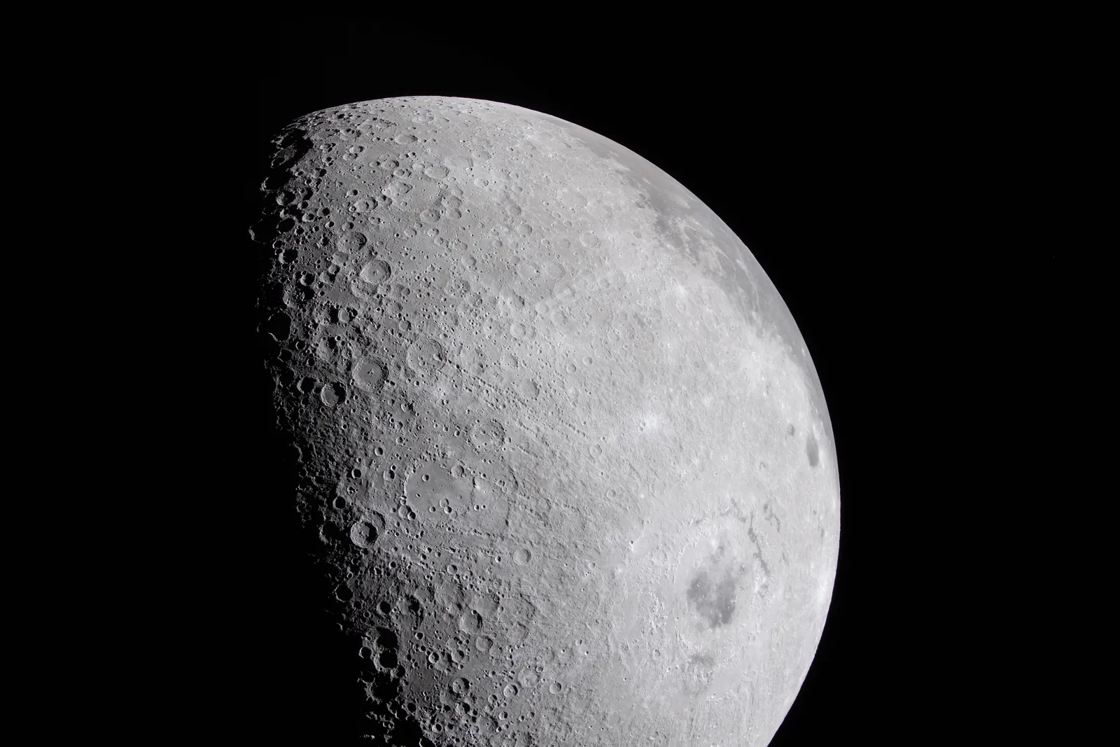 Artemis II photo ART002-E-24813: The lunar far side near Hertzsprung, from 9,149 km