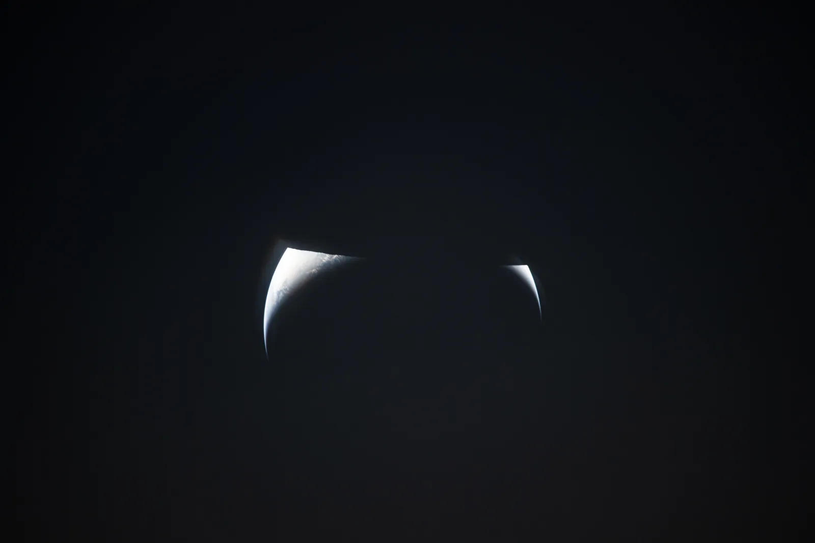 Artemis II photo ART002-E-24939: Earthset at 23:22 UTC: Earth sinking behind the Moon