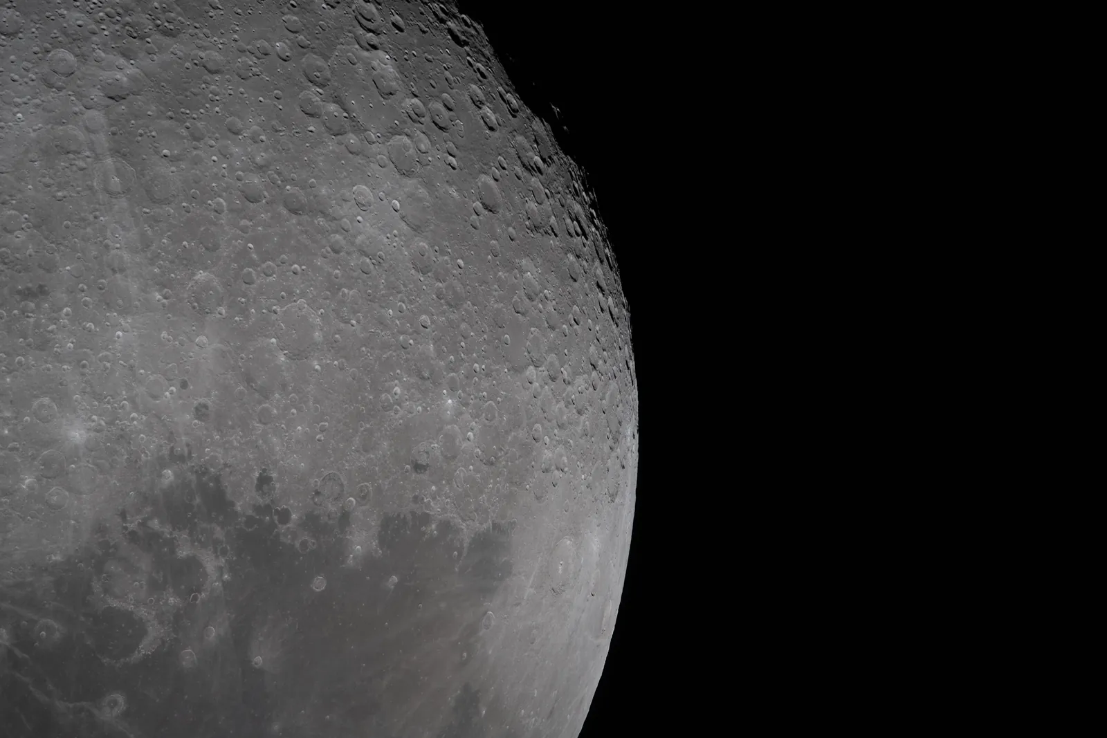 Artemis II photo ART002-E-26019: The Moon on approach, 24,833 km away