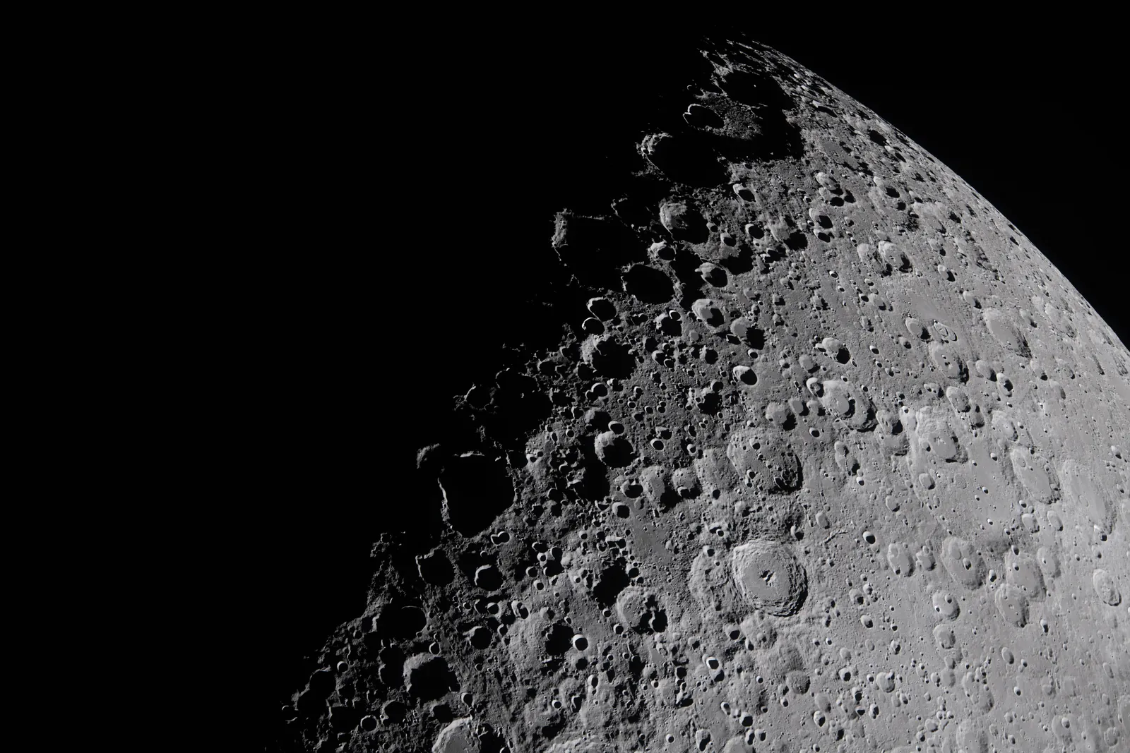Artemis II photo ART002-E-9281: The lunar far side near Vavilov, from 7,977 km