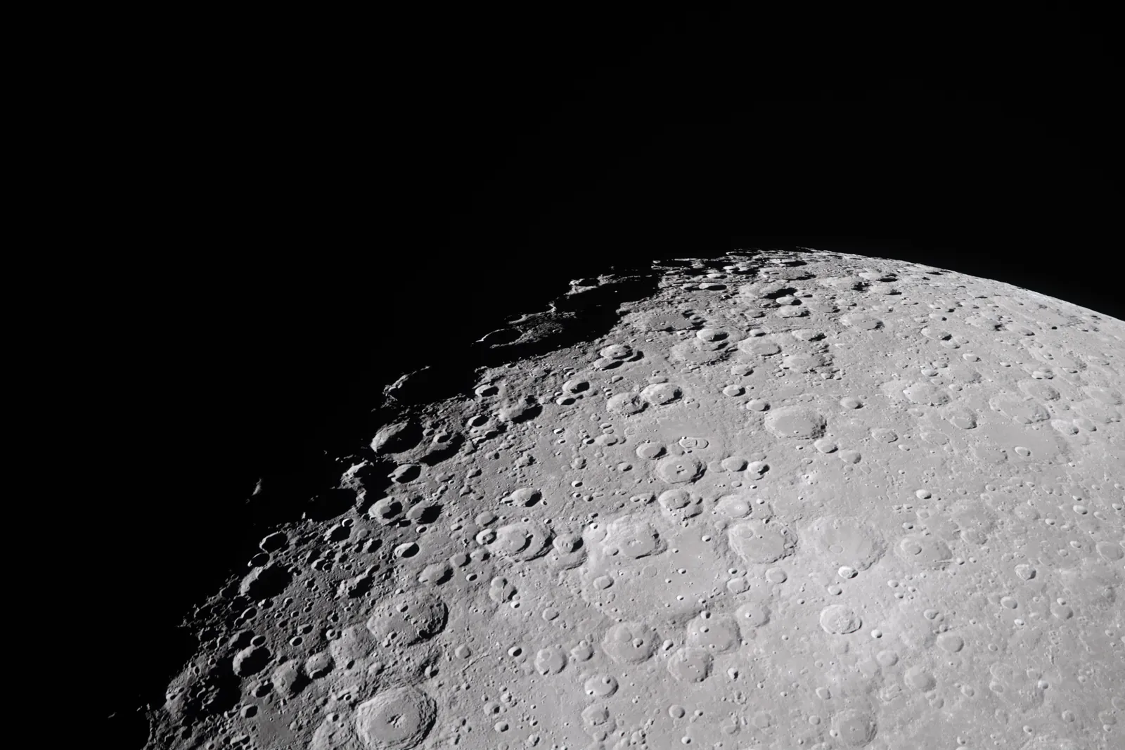 Artemis II photo ART002-E-9772: The Moon on approach, 14,257 km away