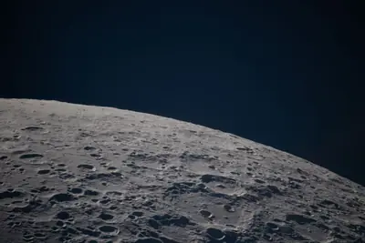 Artemis II photo ART002-E-12668: Earthset at 23:02 UTC: Earth sinking behind the Moon