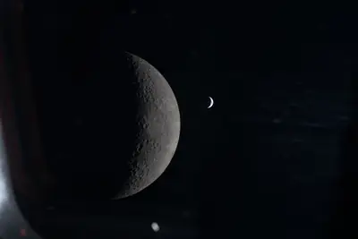 Artemis II photo ART002-E-15225: Earthset at 22:33 UTC: Earth sinking behind the Moon