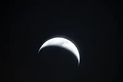 Artemis II photo ART002-E-19201: Earthset at 22:31 UTC: Earth sinking behind the Moon