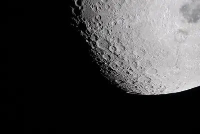 Artemis II photo ART002-E-19778: The Moon on approach, 12,562 km away