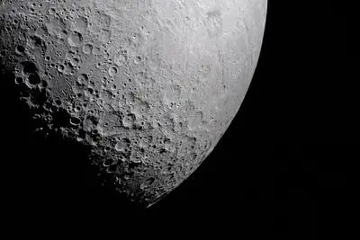Artemis II photo ART002-E-20686: The lunar far side near Vavilov, from 8,712 km