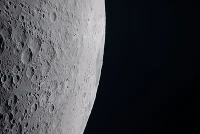 Artemis II photo ART002-E-20919: Earthset at 22:34 UTC: Earth sinking behind the Moon