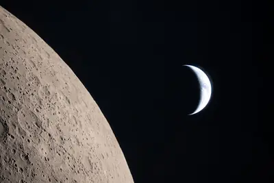 Artemis II photo ART002-E-20941: Earthset at 22:35 UTC: Earth sinking behind the Moon