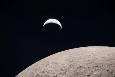 Artemis II photo ART002-E-21011: Earthset at 22:37 UTC: Earth sinking behind the Moon