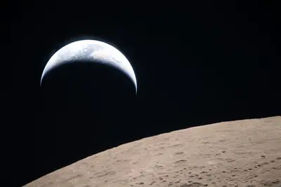 Artemis II photo ART002-E-21071: Earthset at 22:39 UTC: Earth sinking behind the Moon