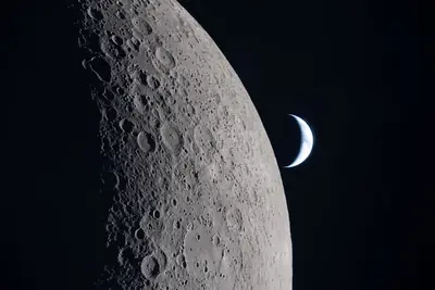 Artemis II photo ART002-E-21111: Earthset at 22:40 UTC: Earth sinking behind the Moon