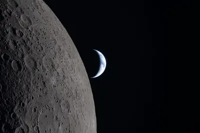 Artemis II photo ART002-E-21115: Earthset at 22:40 UTC: Earth sinking behind the Moon