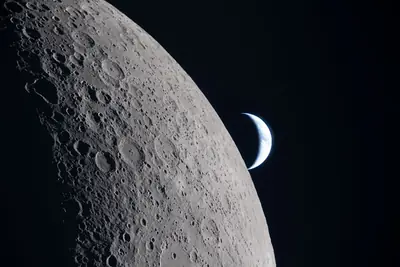 Artemis II photo ART002-E-21160: Earthset at 22:40 UTC: Earth sinking behind the Moon