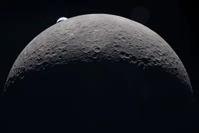 Artemis II photo ART002-E-21237: Earthset at 22:42 UTC: Earth sinking behind the Moon