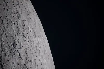 Artemis II photo ART002-E-21317: Earthset at 22:43 UTC: Earth sinking behind the Moon