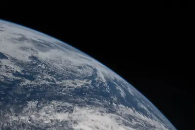 Artemis II photo ART002-E-23570: Earth from high orbit, 35,412 km up
