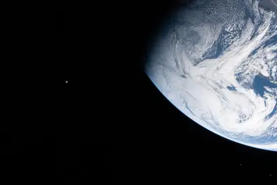 Artemis II photo ART002-E-23586: Earth from high orbit, 28,091 km up