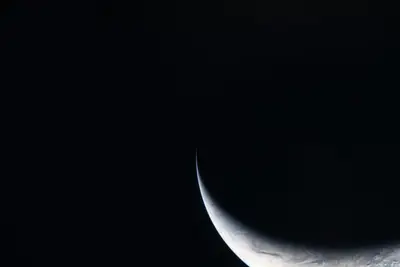 Artemis II photo ART002-E-23755: Earth from 203,862 km, on the way to the Moon