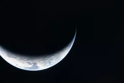 Artemis II photo ART002-E-23761: Earth from 203,875 km, on the way to the Moon