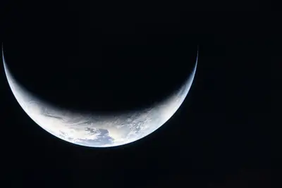 Artemis II photo ART002-E-23764: Earth from 203,881 km, on the way to the Moon