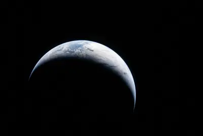 Artemis II photo ART002-E-23891: Earth from 227,460 km, on the way to the Moon