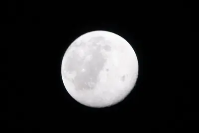 Artemis II photo ART002-E-24158: The Moon ahead, 70,568 km away