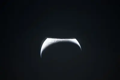 Artemis II photo ART002-E-25003: Earthset at 23:22 UTC: Earth sinking behind the Moon