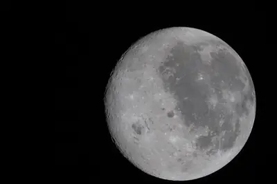 Artemis II photo ART002-E-25806: The Moon ahead, 67,453 km away