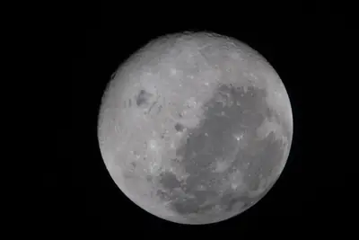 Artemis II photo ART002-E-25807: The Moon ahead, 60,879 km away