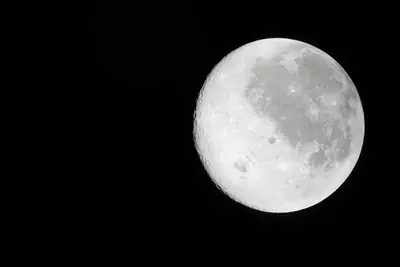 Artemis II photo ART002-E-28745: The Moon ahead, 67,965 km away
