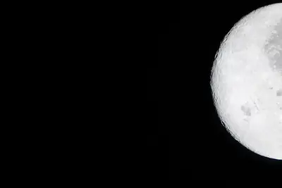 Artemis II photo ART002-E-28761: The Moon ahead, 68,115 km away