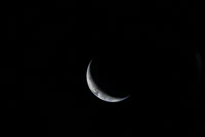 Artemis II photo ART002-E-4437: Crescent Earth, a day into the coast toward the Moon