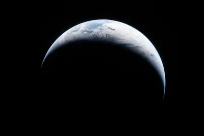 Artemis II photo ART002-E-4448: Earth from 228,355 km, on the way to the Moon