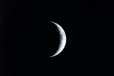 Artemis II photo ART002-E-4460: Earth from 230,898 km, on the way to the Moon