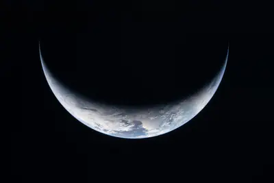 Artemis II photo ART002-E-9160: Earth from 203,786 km, on the way to the Moon