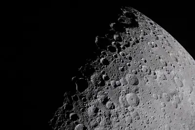 Artemis II photo ART002-E-9281: The lunar far side near Vavilov, from 7,977 km